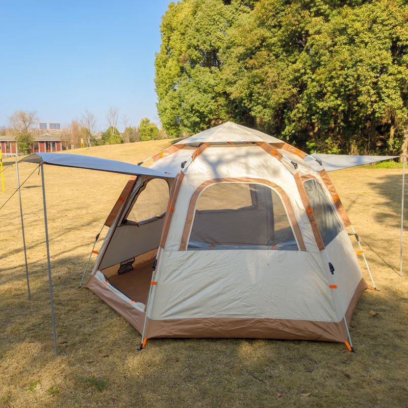Ein tragbares raumlager im freien kann ein sechzacken-zelt falten
