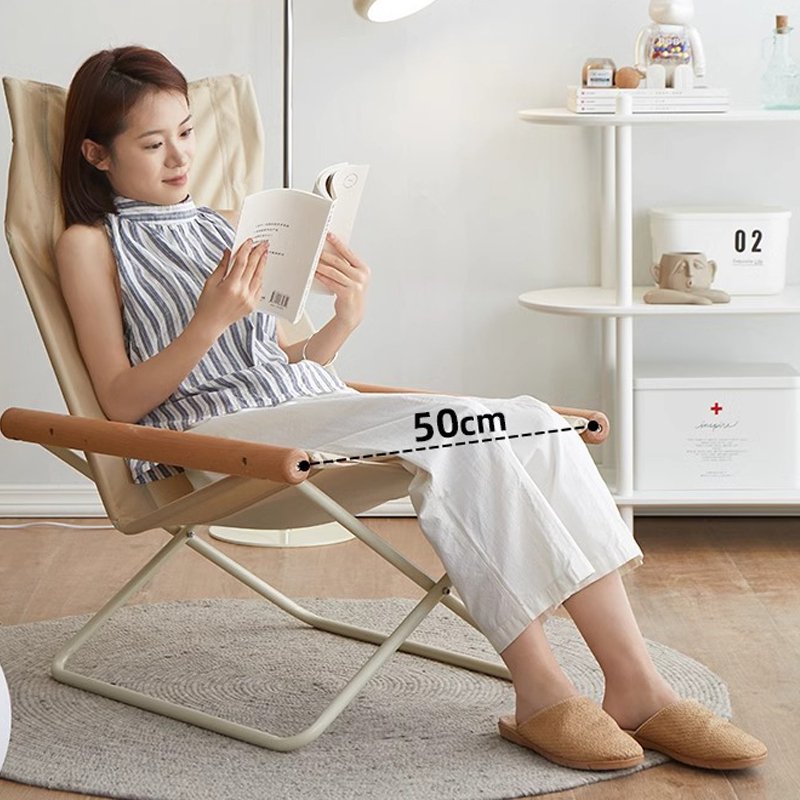 Die tragstühle, der strand und der rollstühle