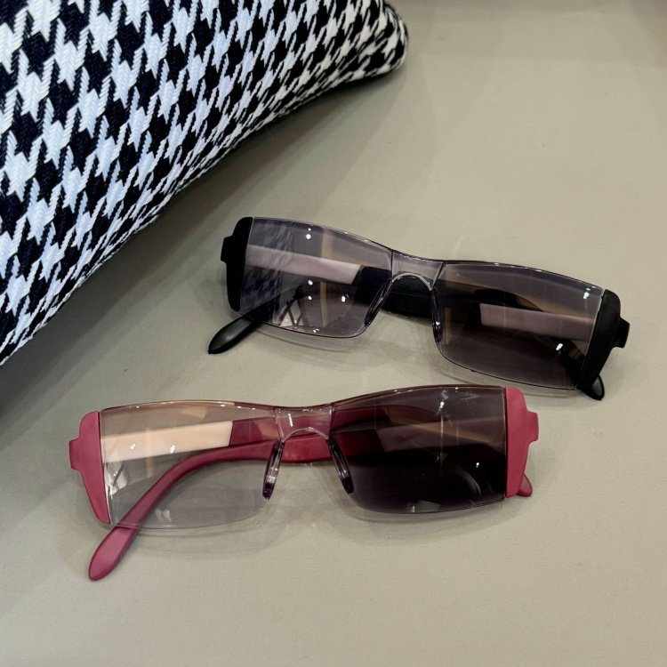 Smart Zoom Color-Changing Reading Glasses