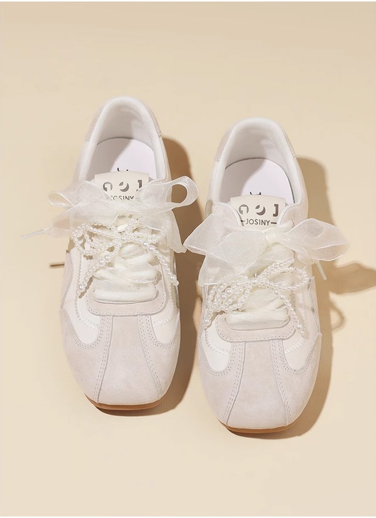 季節を問わず使える万能カジュアルシューズ