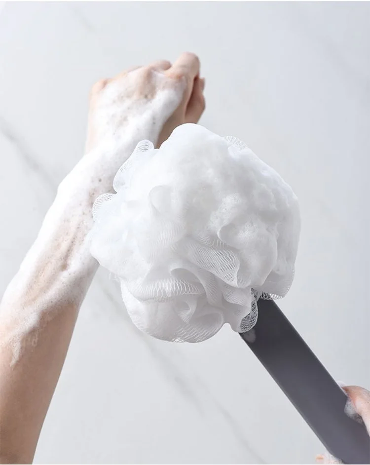 背中を簡単に洗えるボディスポンジ