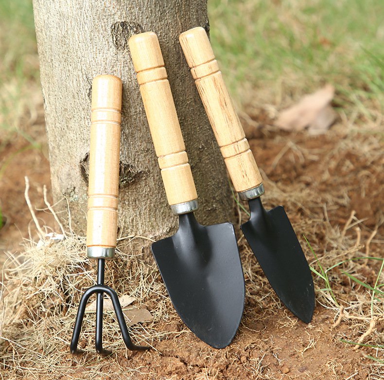 Small garden shovel