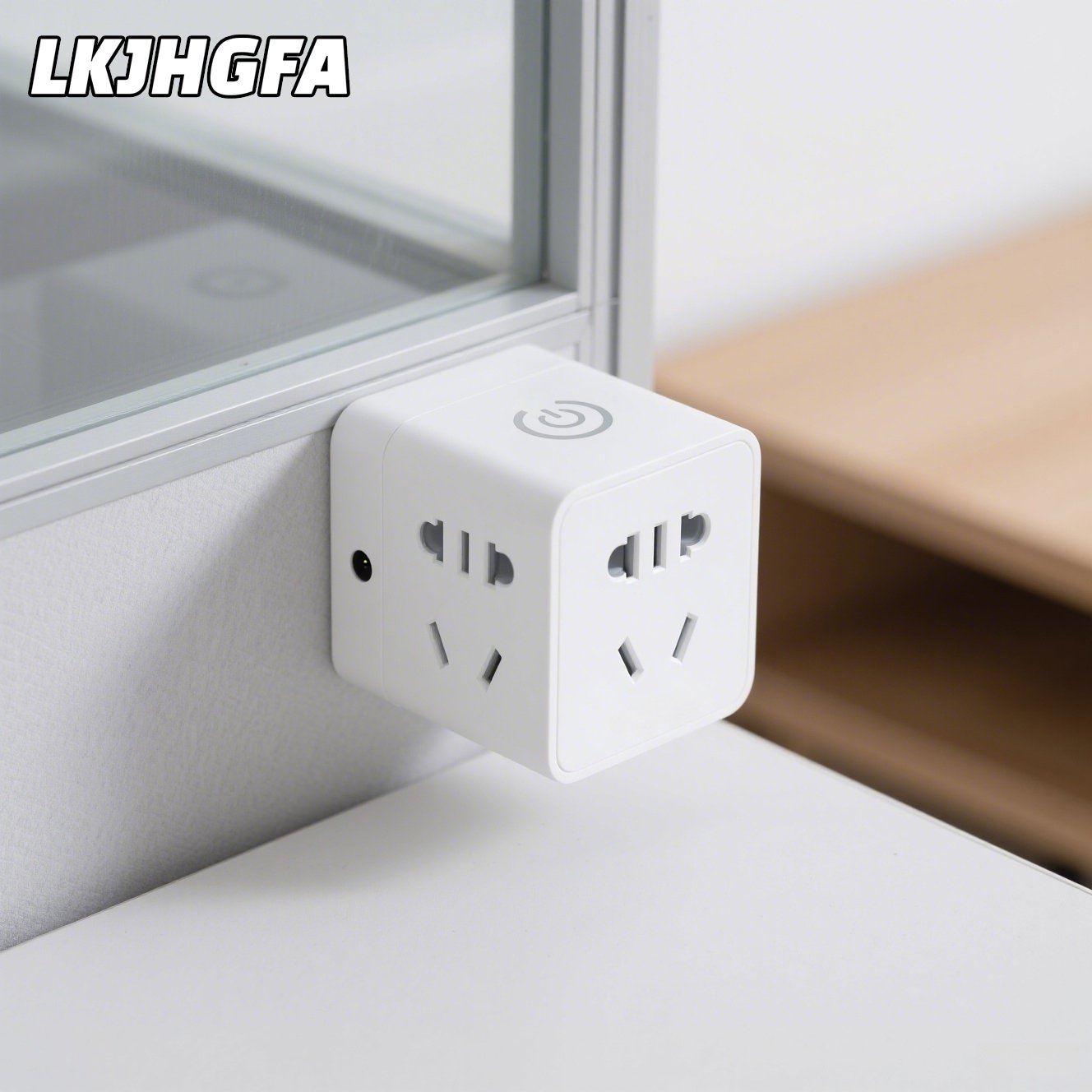 Control remoto del enchufe inteligente mostrando botones de encendido y apagado