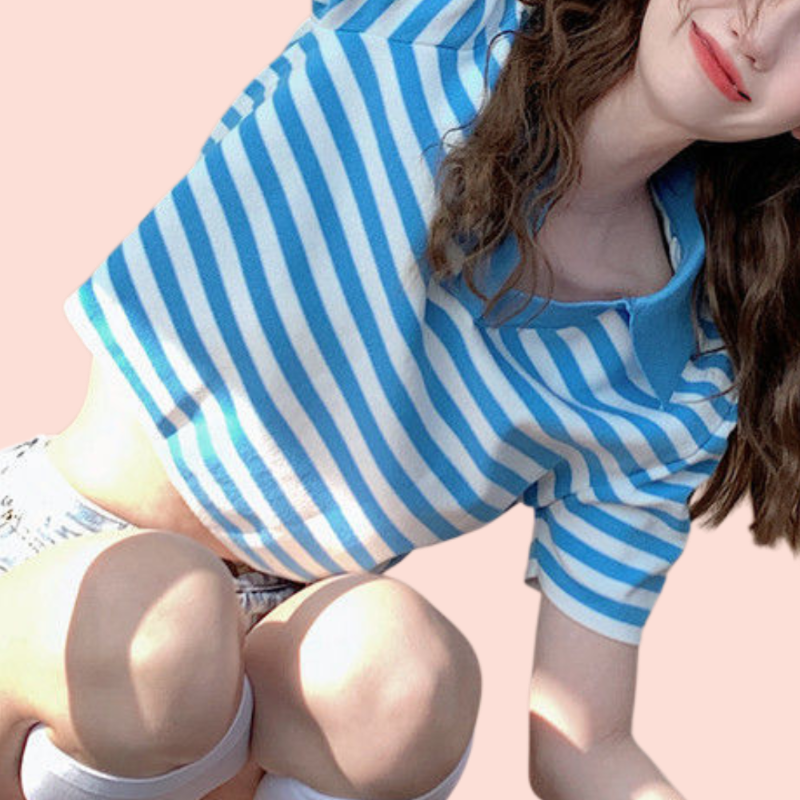 ストライプ柄のショート丈Tシャツ