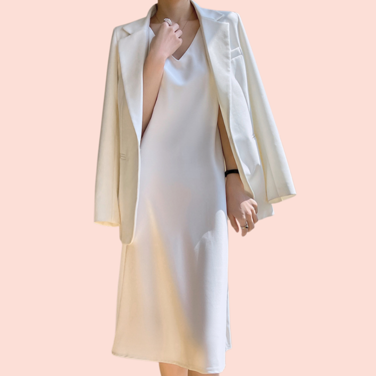 サテンのキャミソールドレス