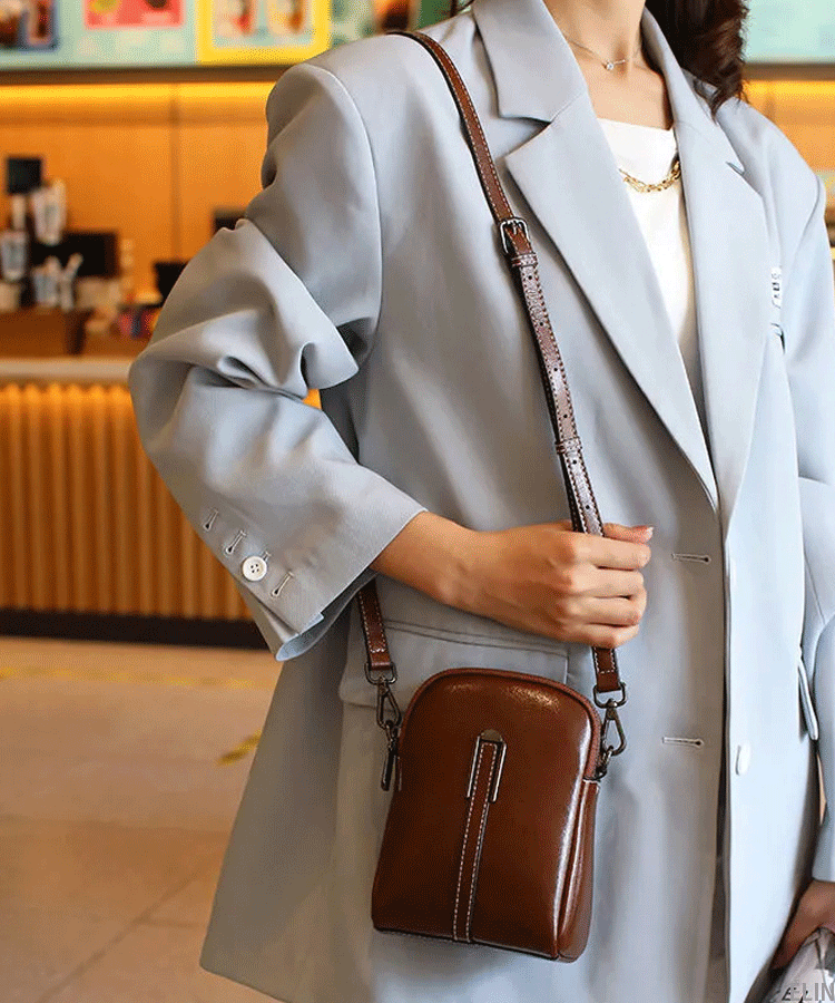 可愛らしいデザイン＆収納力抜群のレディースワンショルダーオイルワックススマホポーチ