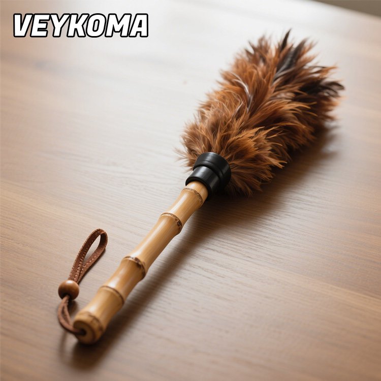 손에 들고 사용하는 깃털 먼지떨이