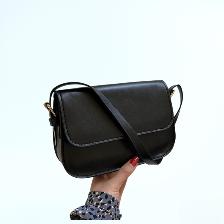 กระเป๋าใบเล็กสไตล์ย้อนยุคที่มีลวดลายของคนดังทางอินเทอร์เน็ต