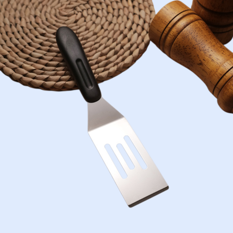 ステンレス製の日本製揚げヘラ