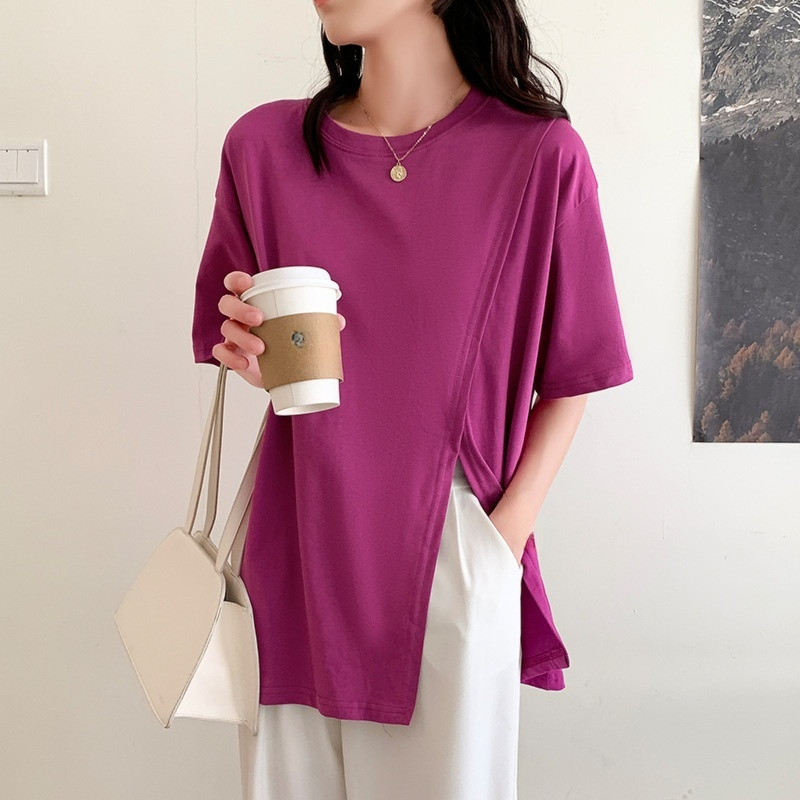 トレンド感あるバンドカラーシャツの背面写真