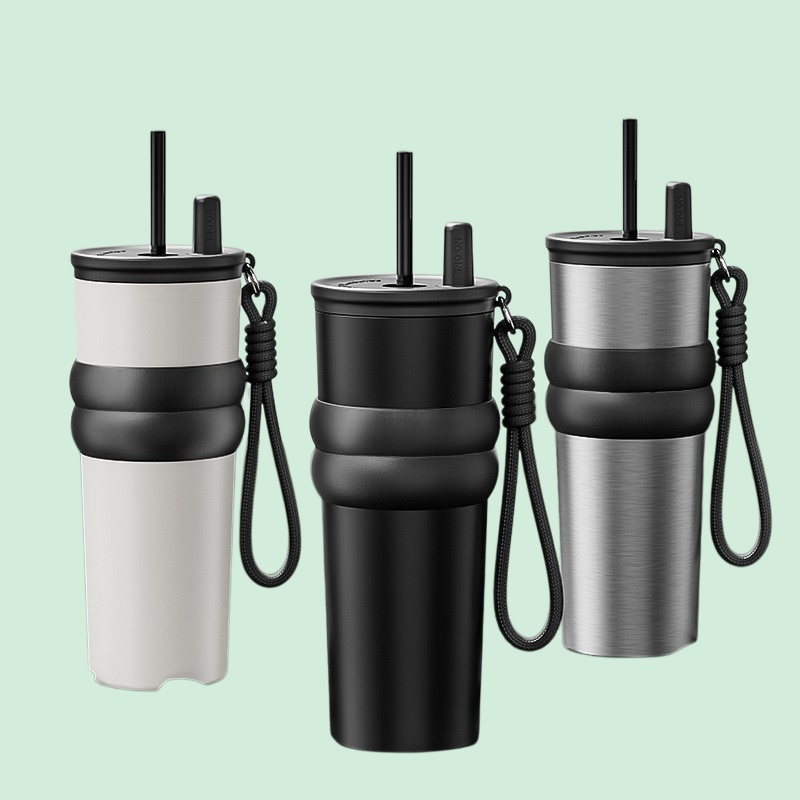 Einfacher, einfarbiger Autobecher zur Wärme- und Kältespeicherung