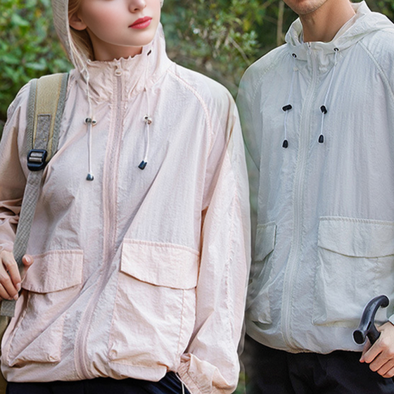 カップル日焼け止め作業服フード付きパンチングジャケット 軽量長袖スキンスーツ スポーツアウトドア夏の日焼け止め夏のアウトドア用品