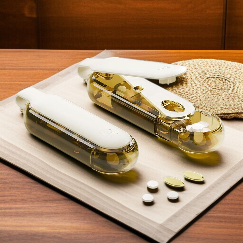 Přenosný dávkovač na léky.