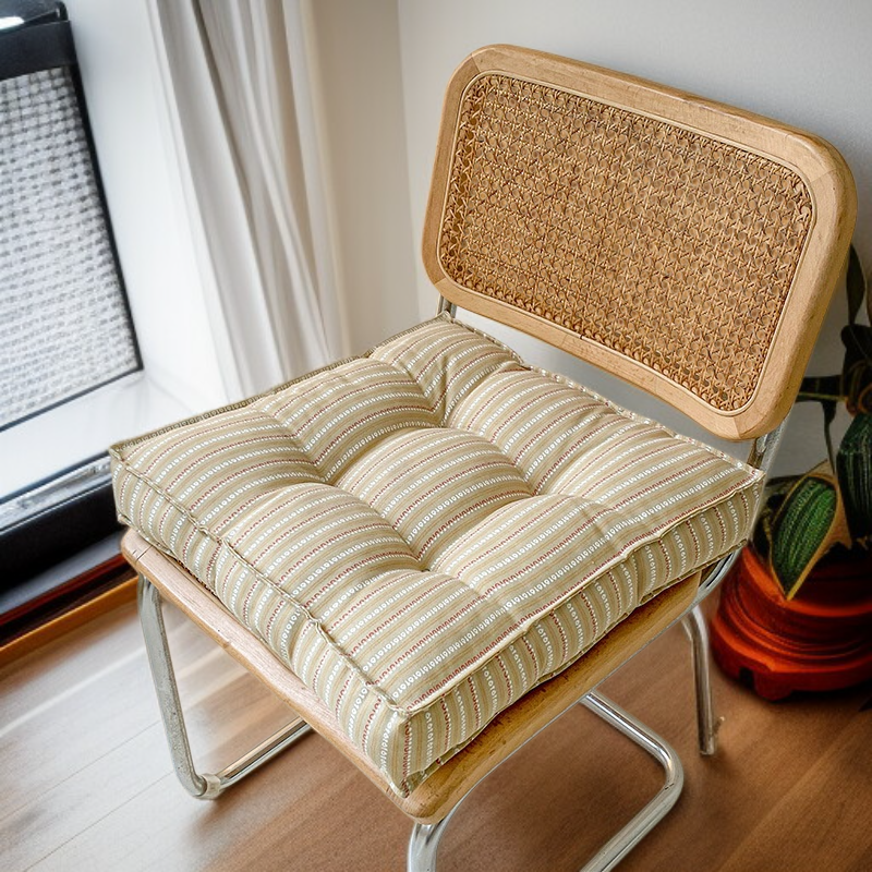 厚手のストライプ柄クッション