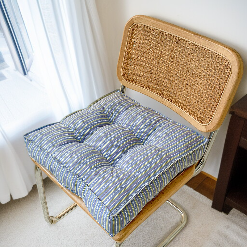 厚手のストライプ柄クッション