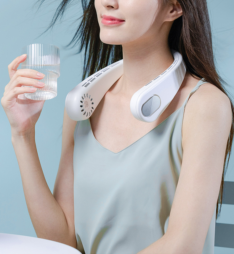 オフィスデスクで使えるレイジー小型ファン