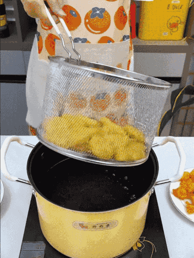 JS-Built-in filter, fuel-saving and non-collapse frying kettle