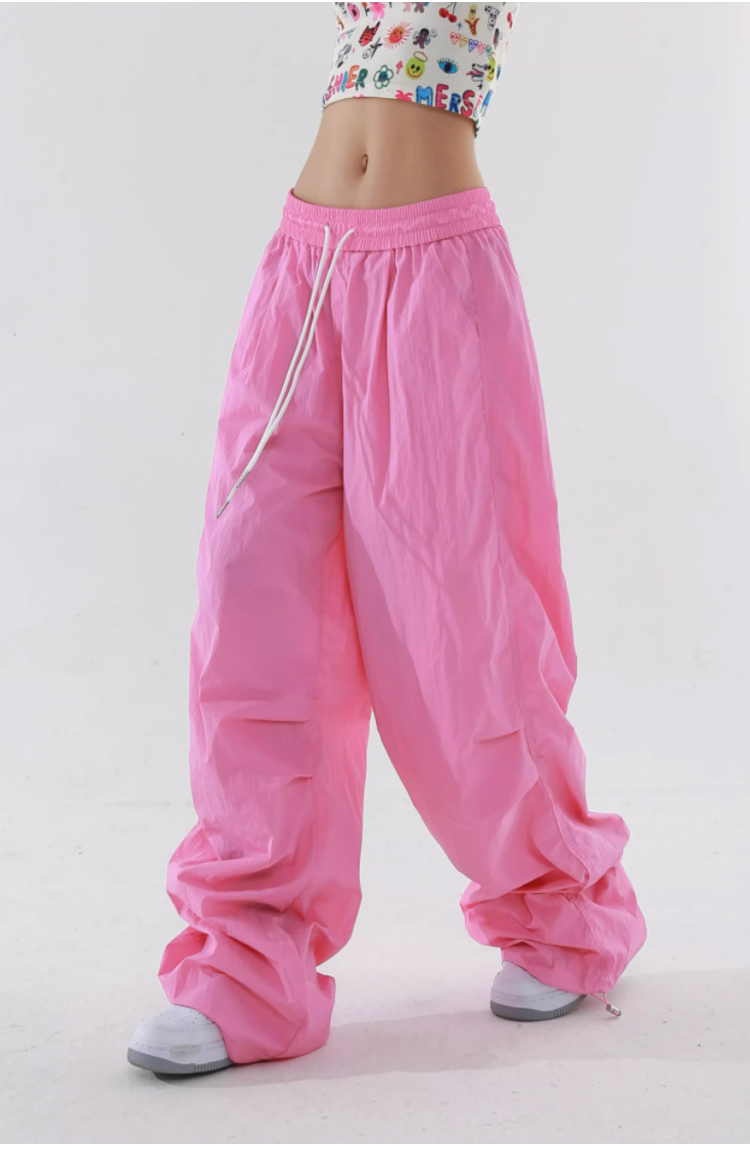 個性を引き出すパラトルーパーパンツのスタイリング例