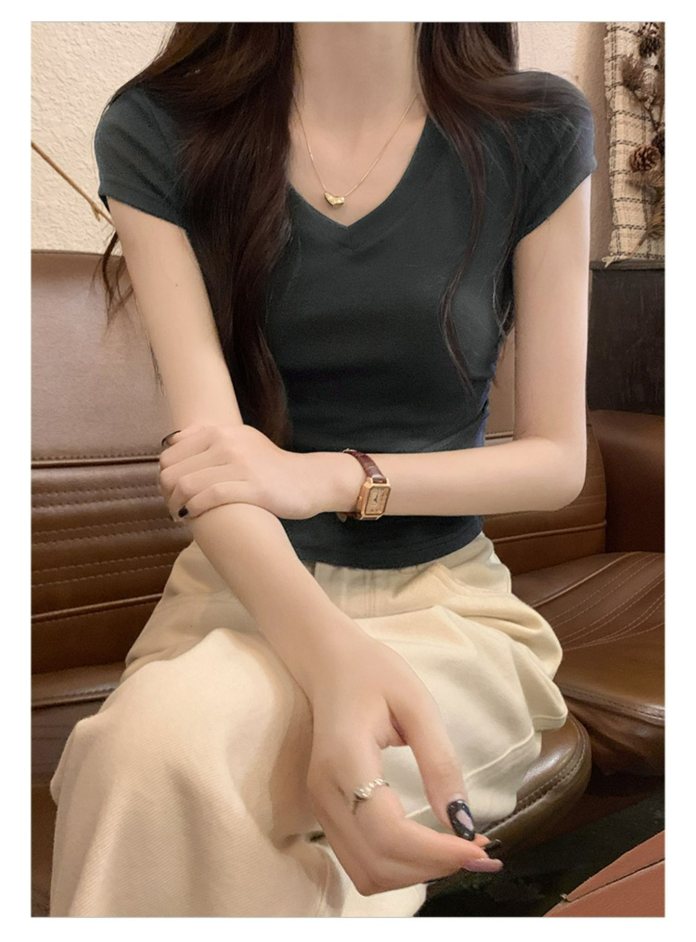 おしゃれなプリーツ半袖Tシャツ全体像