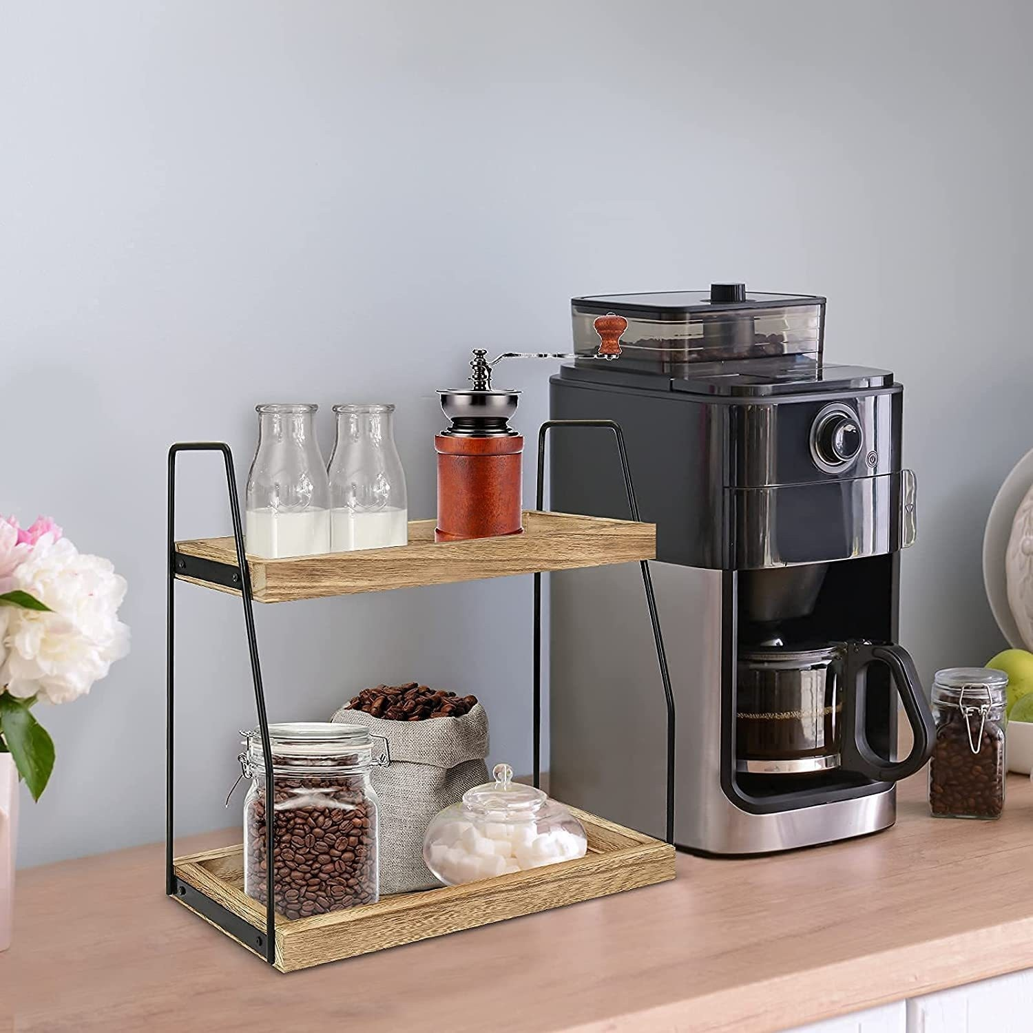 キッチンで使用されるデスクトップ収納ラック