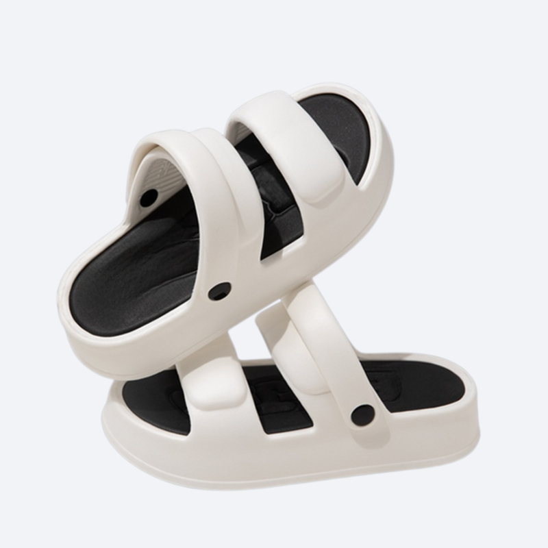 男性は夏の外ではシンプルなスリッパを履く