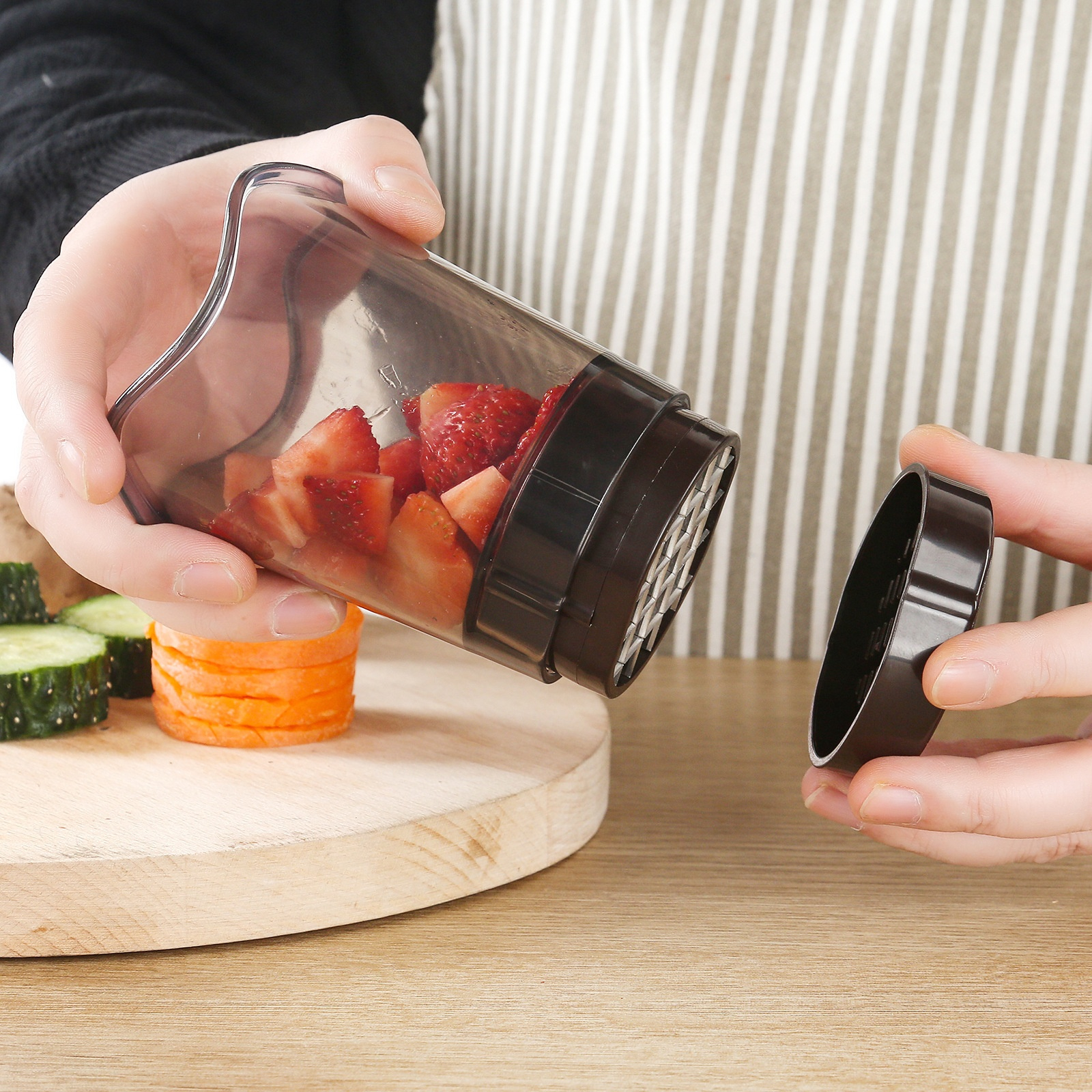 フルーツスライサー 果物と野菜のスライスカップ イチゴ キッチンガジェット 野菜サラダスライスカップ 304ステンレススチール
