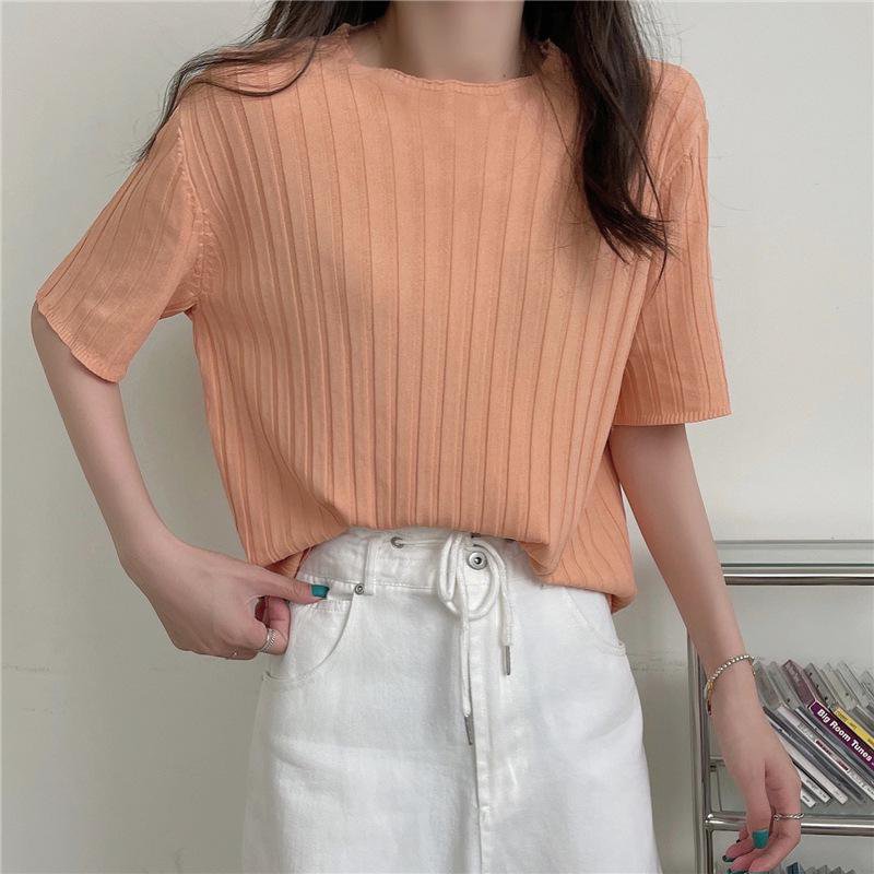 부드러운 소재의 데일리 니트티