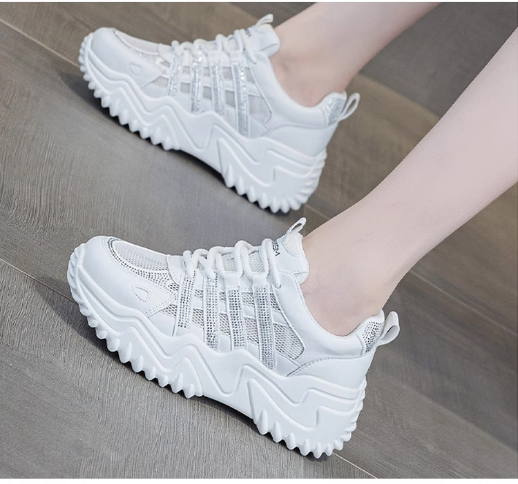 アウトドアに最適なメッシュダッドシューズ