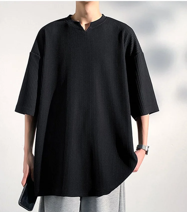 모던한 스타일의 5부 반팔티 코디