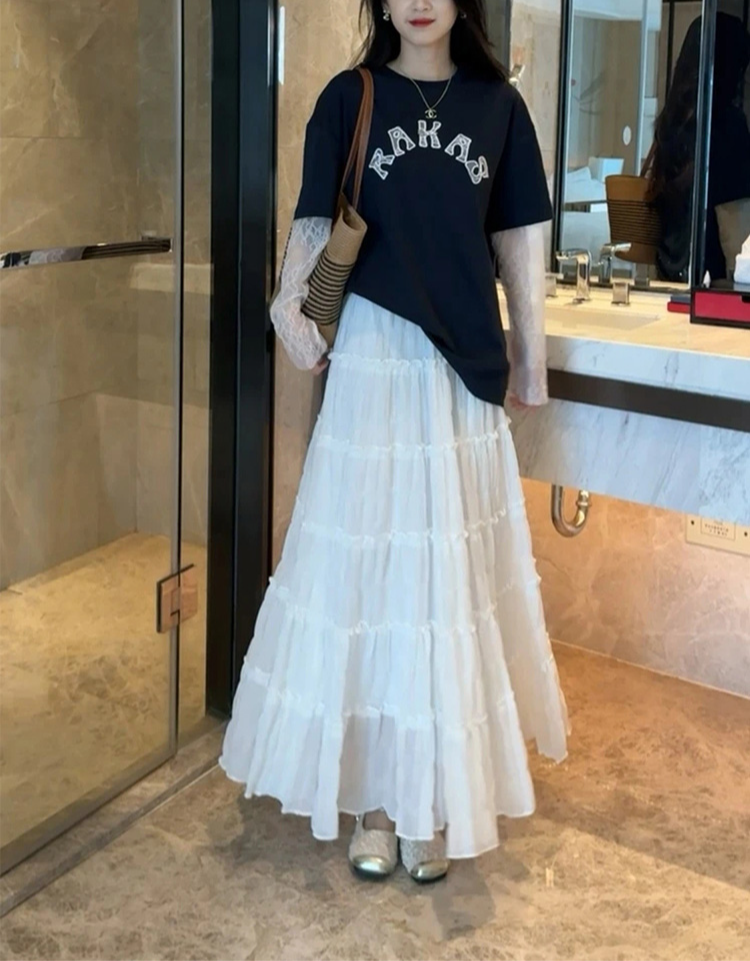 おしゃれなレイヤード風Tシャツのバックスタイル