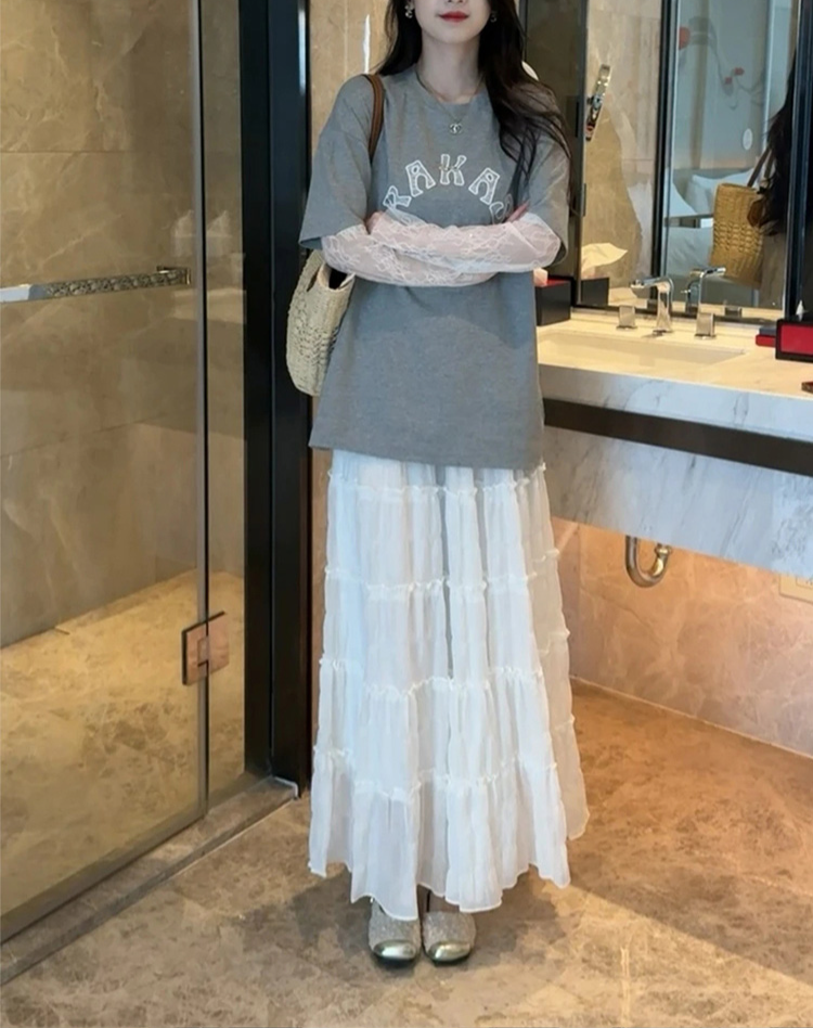 レディース向けフェイクレイヤードTシャツスタイリング