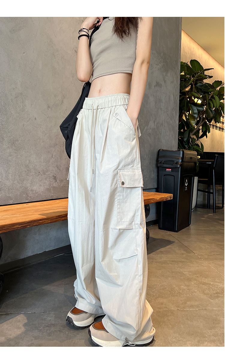 여성 조거 팬츠 트렌디한 캐주얼 룩 연출