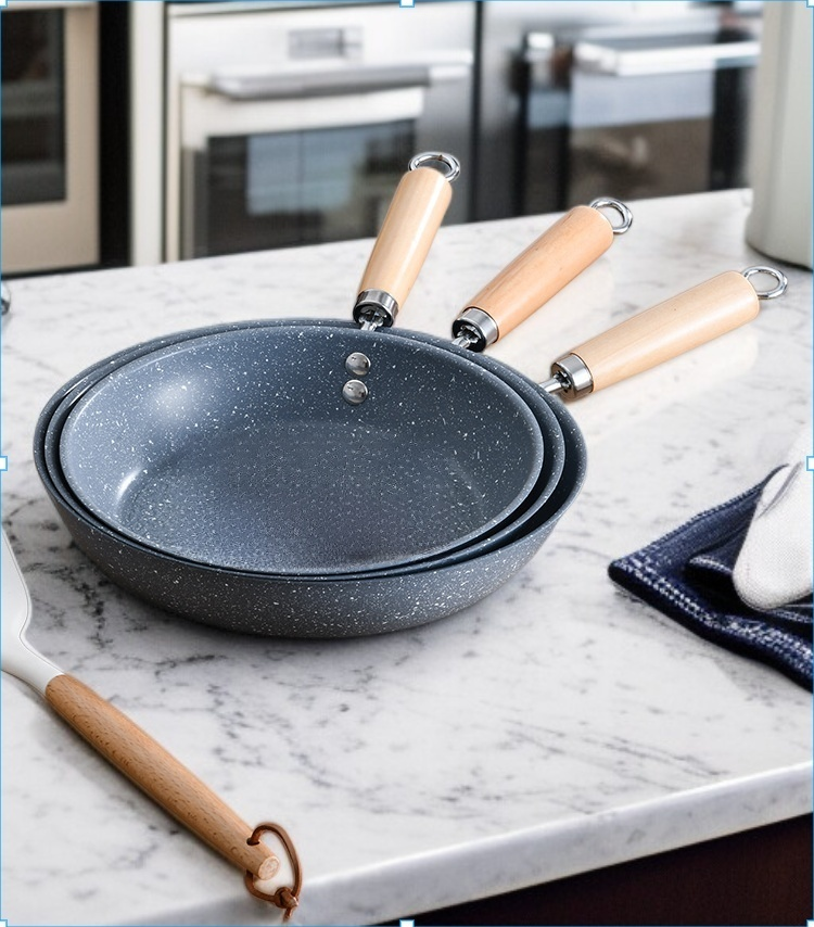 医療用石フライパンレトロハンマーパターン家庭用滑らかなノンスティックパン簡単に掃除できるフライパン目玉焼きとステーキパン