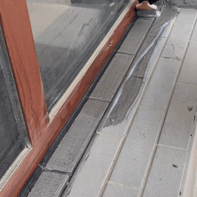 Průhledný vodotěsný zázrak