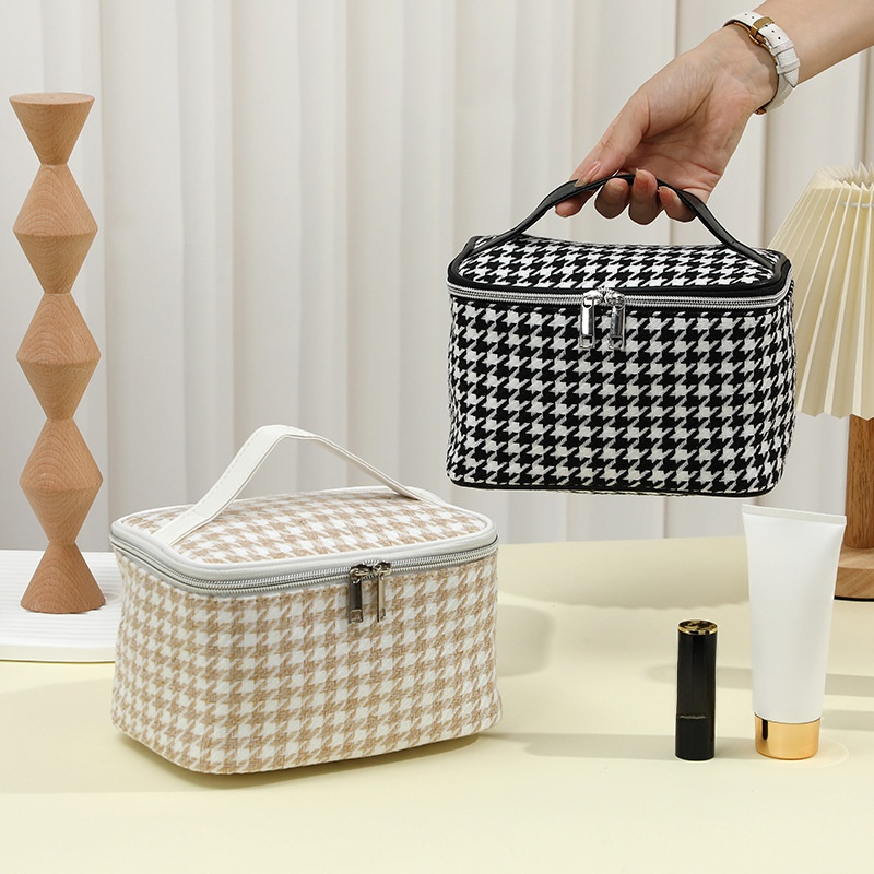 ファスナー付きで安全な収納バッグ