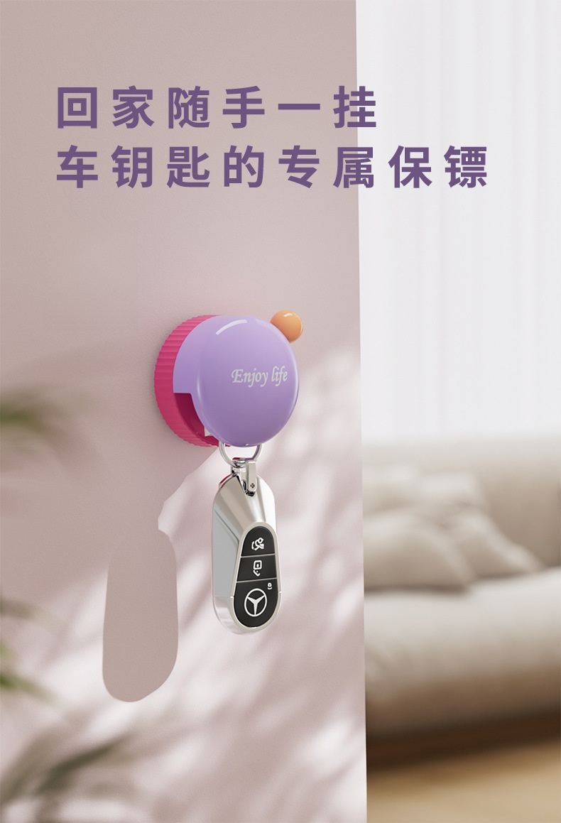 화장실 벽면에 부착된 수납선반