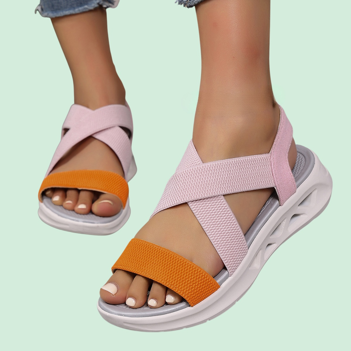 صنادل صيفية بألوان متعددة ونعل سميك