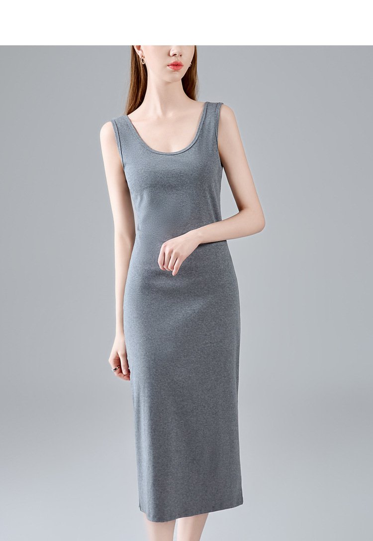 シンプルなレディースワンピース