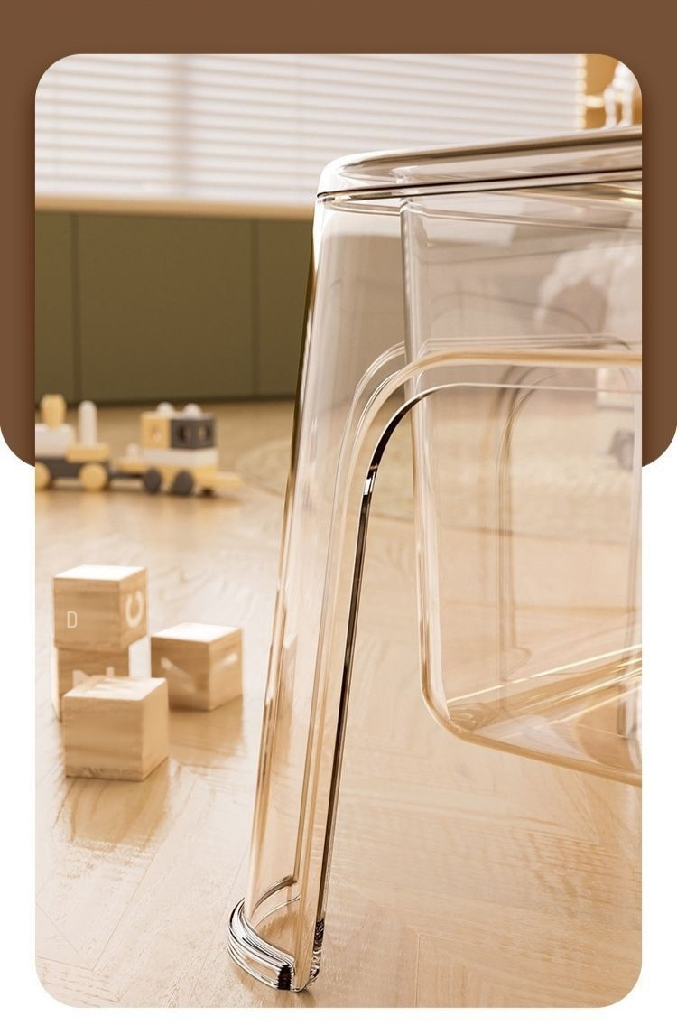 Funkcjonalny stołek z pojemnikiem na drobiazgi