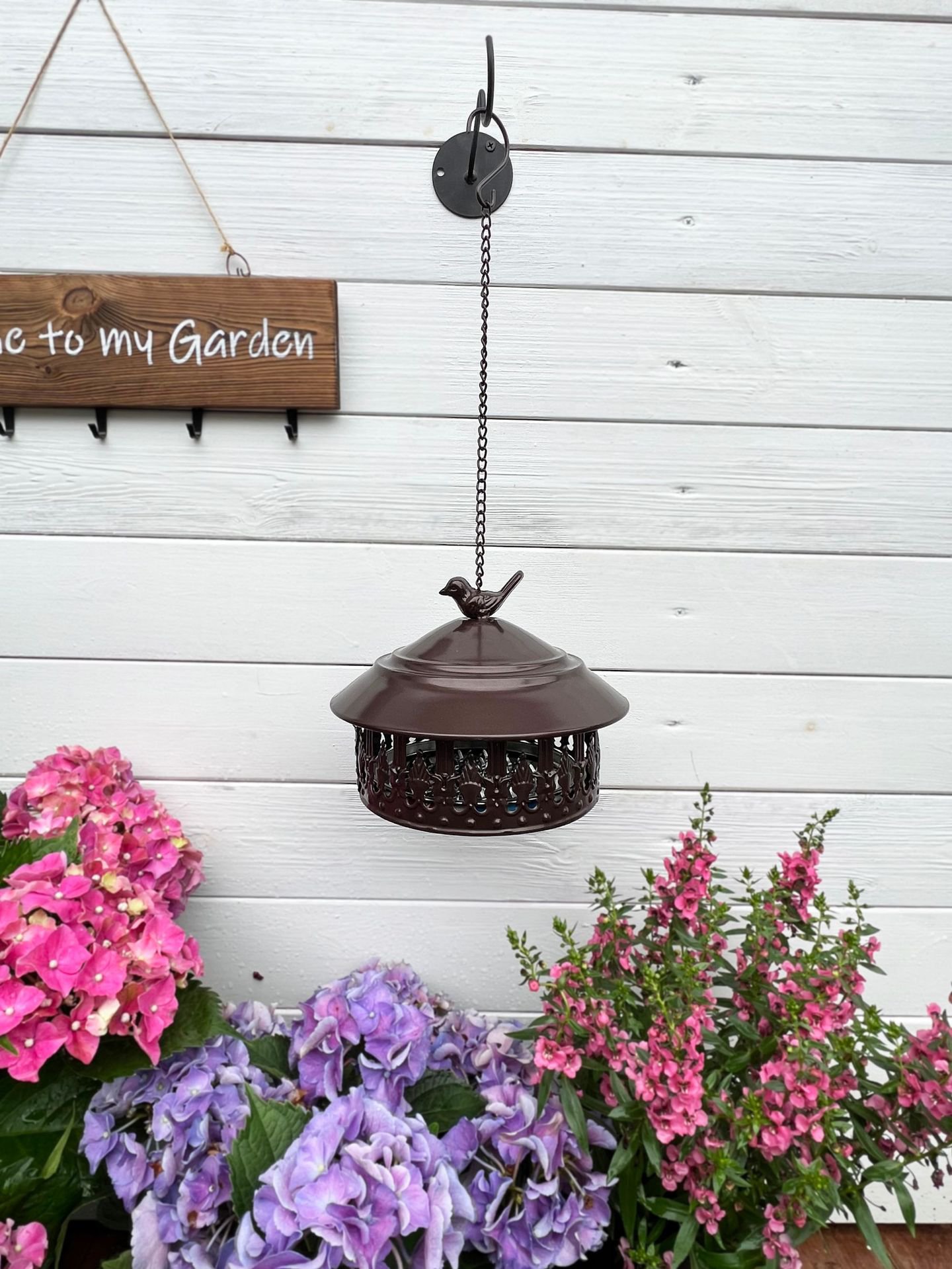 ガーデンや庭で活躍する蚊取り線香香炉