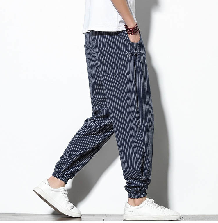 動きやすいゆったりサルエルパンツサイドビュー