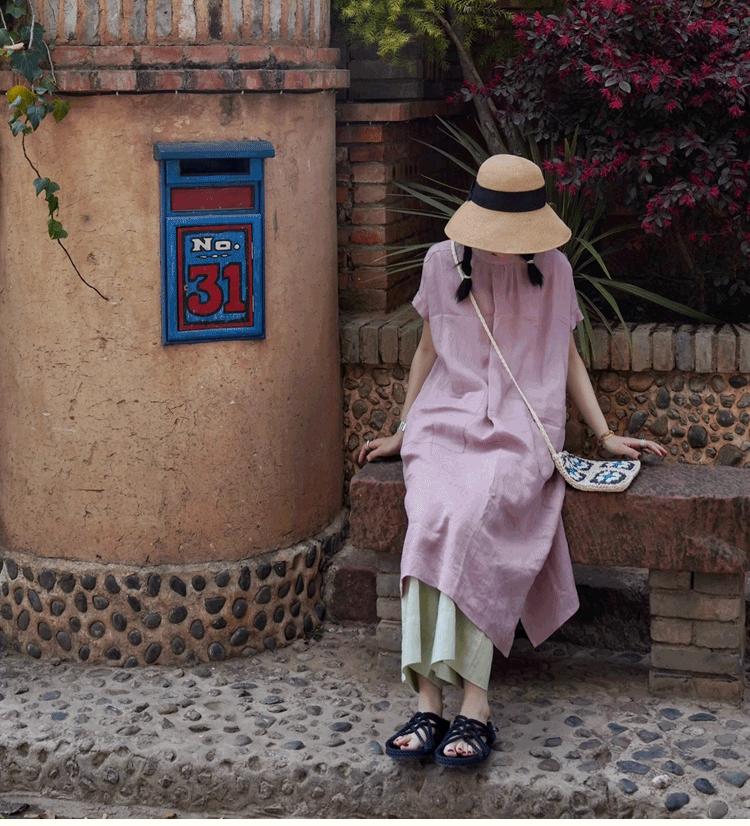 ナチュラル素材の綿麻ワンピース着用イメージ