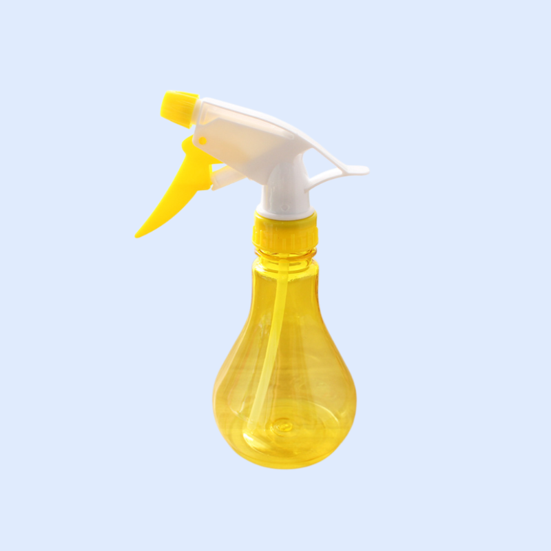 キャンディカラーの手押し式スプレーボトル