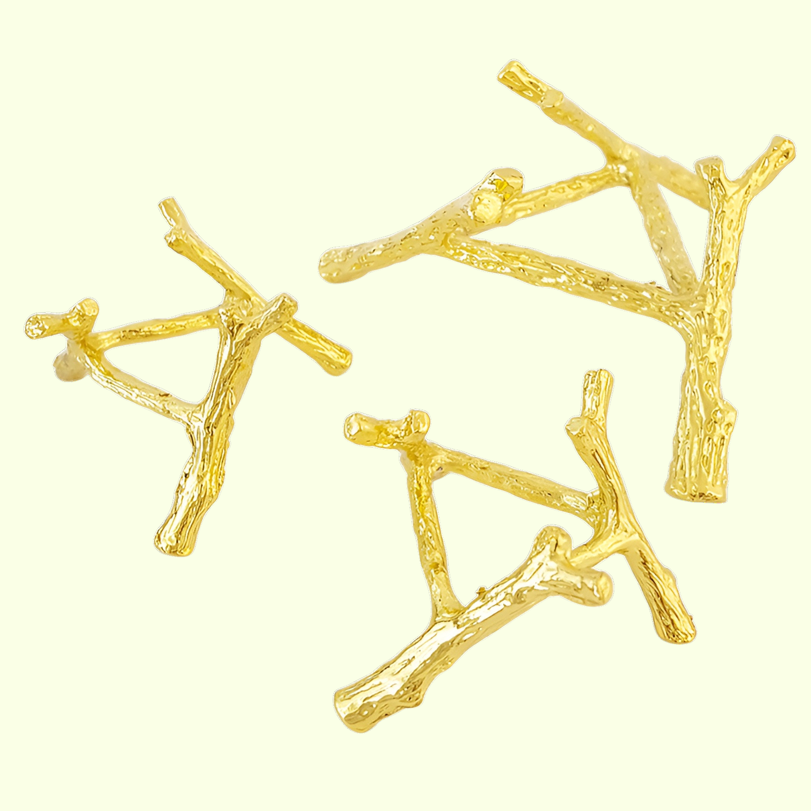 금색 나뭇가지 장식품