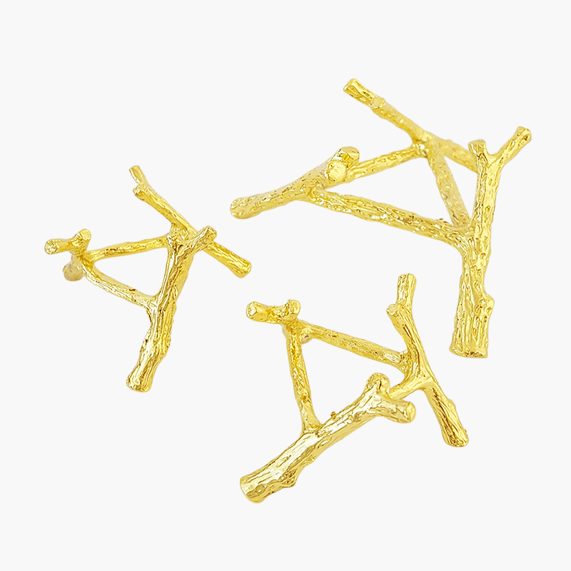 枝玉飾りの置物です