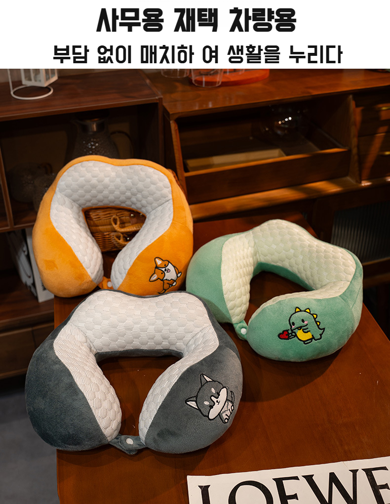 여름 여행 필수품 아이스빈 목베개 사용 장면