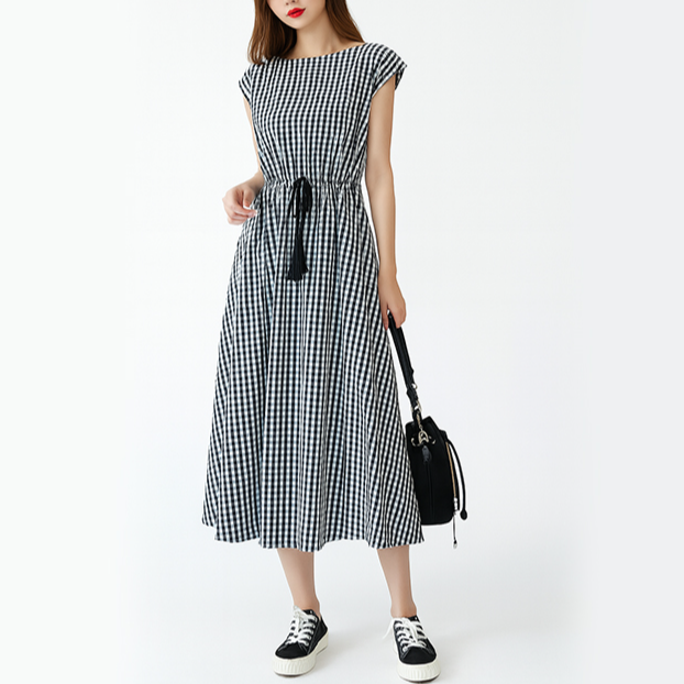 シンプルでおしゃれなウエストマークワンピース