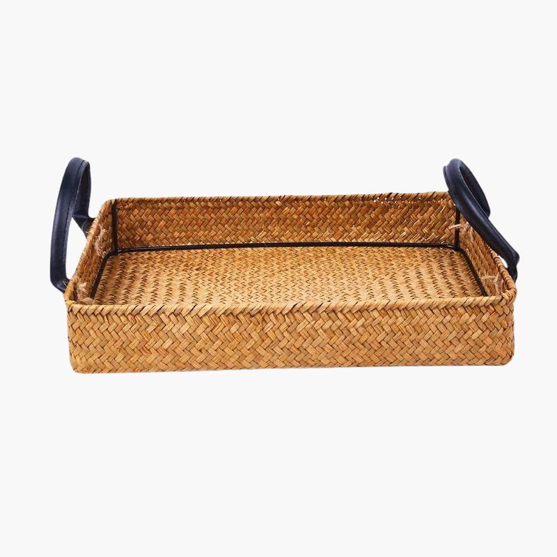 손으로 바구니를 짜다