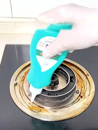 جل التنظيف لإزالة البقع السوداء من أسفل الأواني والمقالي