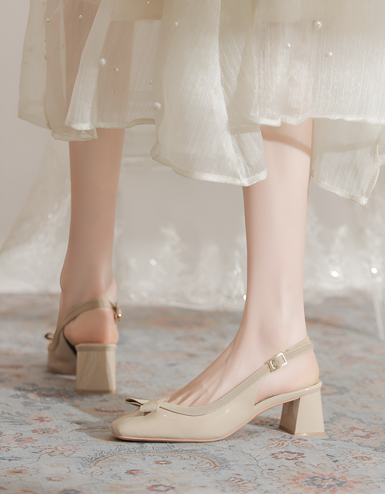 長時間歩いても疲れにくいチャンキーヒール